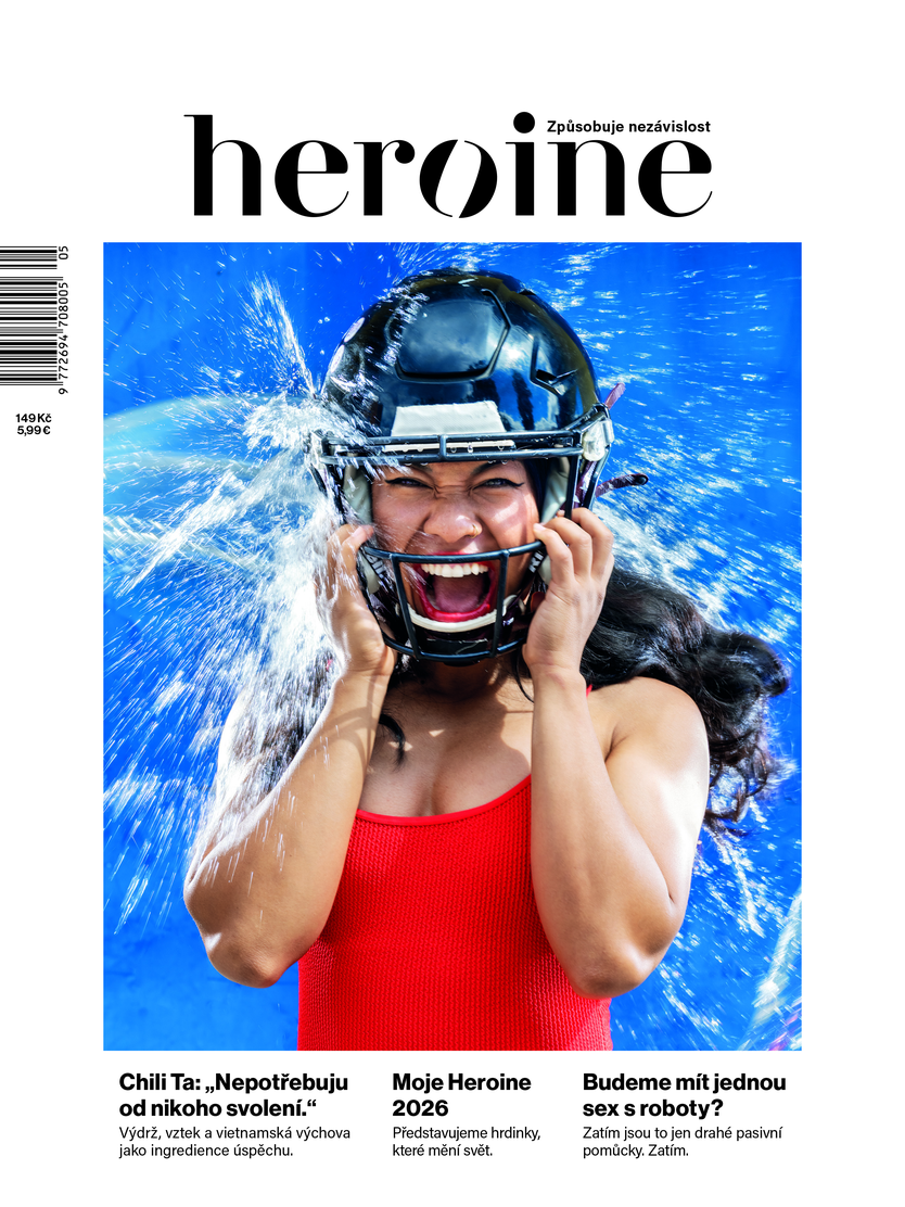 Obálka čísla Heroine 05/2026, Chili Ta v helmě na americký fotbal